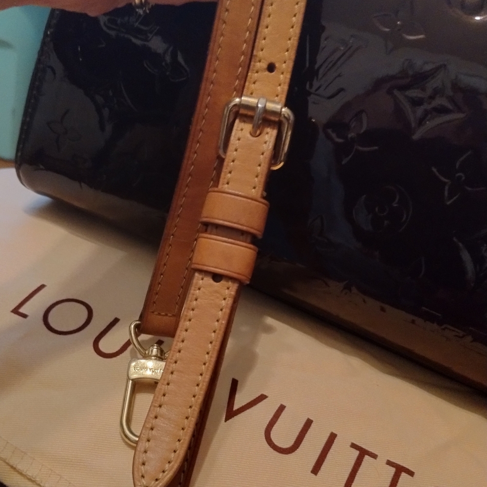 Louis Vuitton Brea Amarante Vernis MM Crossbody Bag DR0153 - Picture 3 of 13
